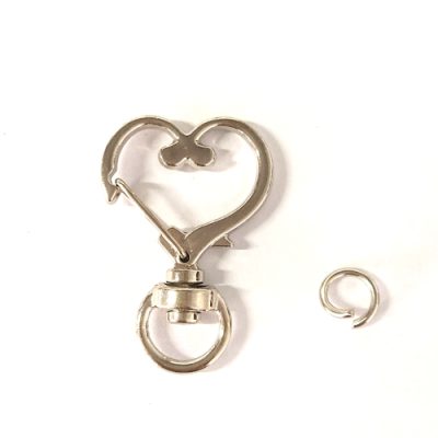 1643 Nyckelring hjärta silverfärg