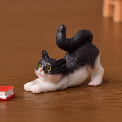 M07 miniatyr busig katt svartvit